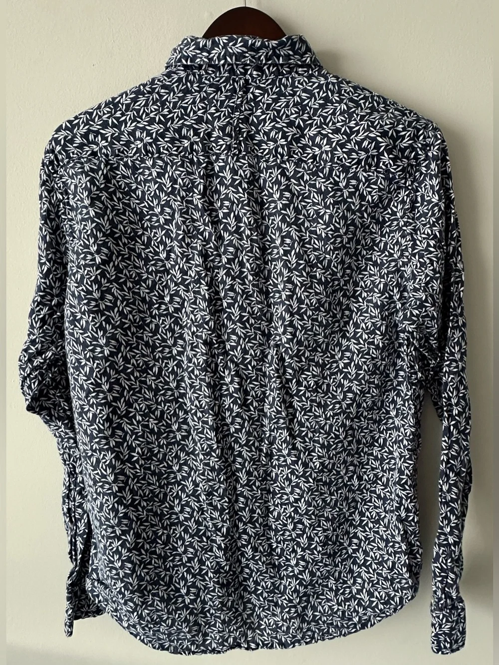 Banana Republic slim fit medium 100% linen long sleeve button down shirt